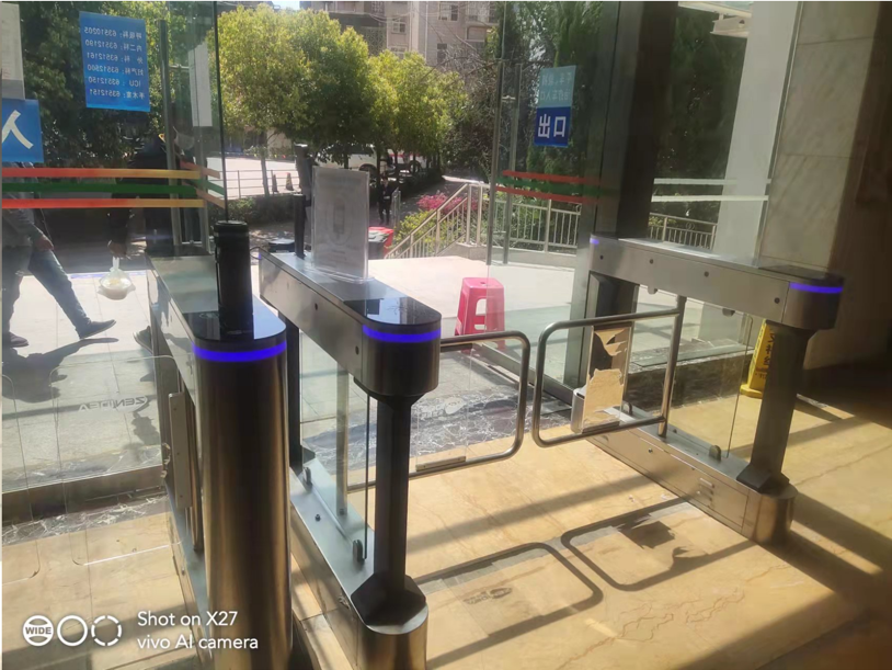 昆明市第三人民醫(yī)院（健康碼測溫擺閘(圖3)